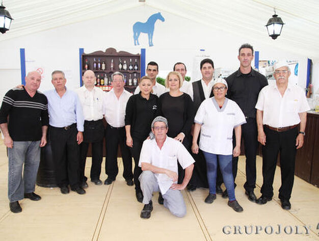 El equipo del Restaurante El Duque, de Medina Sidonia, encargado de la caseta de Diario de Jerez.

Foto: Vanesa Lobo