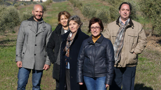 Zornoza junto a miembros de la UCO que van a participar en el proyecto 'Diverfarmig'.