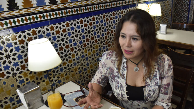 Maribel Alarcón durante la entrevista.