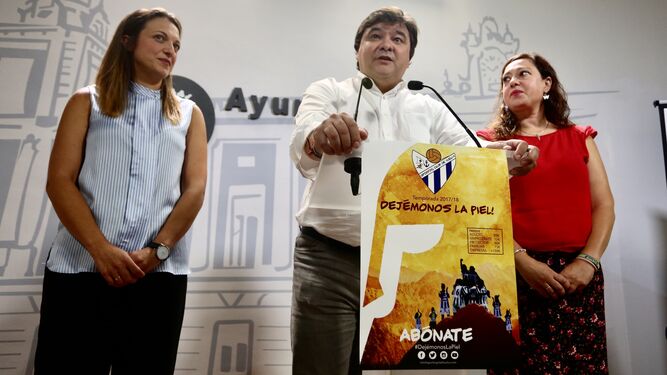 Gabriel Cruz presenta la campaña junto a Manuela Romero y María José Pulido