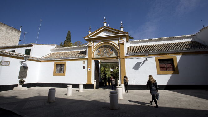 Palacio de las Dueñas, cuya fuente se incluye en una de las rutas.