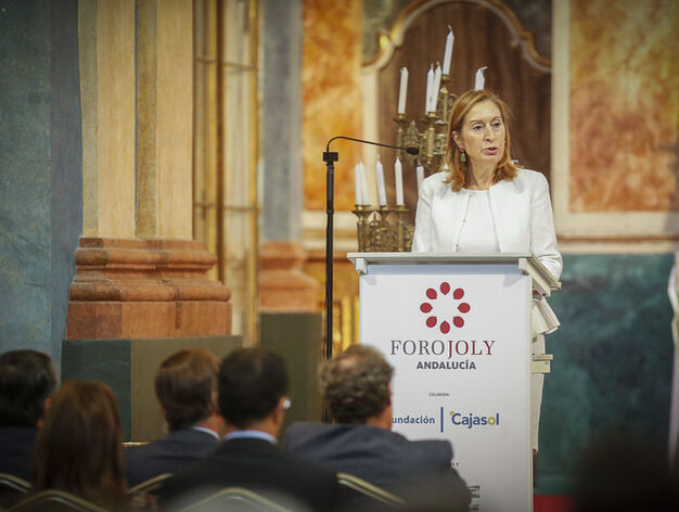 La presidenta de las Cortes, Ana Pastor, ayer durante su ponencia en el Oratorio de San Felipe Neri.