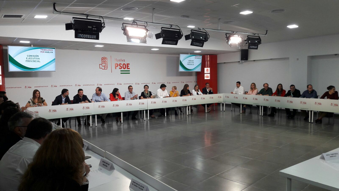 Primera reunión de la nueva ejecutiva provincial del PSOE de Huelva.