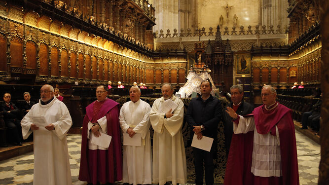 El coro de la Catedral, ayer durante el funeral por el eterno descanso de Ayarra.