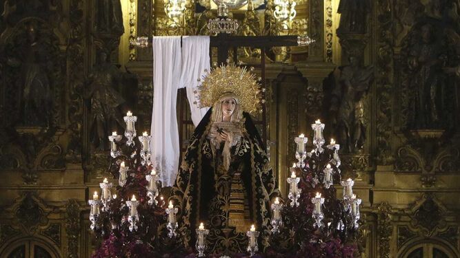 La Soledad de San Buenaventura, una imagen clásica del Viernes Santo de Sevilla.