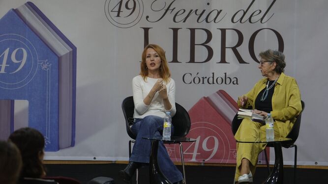 Vanessa Montfort y Matilde Cabello, en la Feria del Libro de Córdoba.