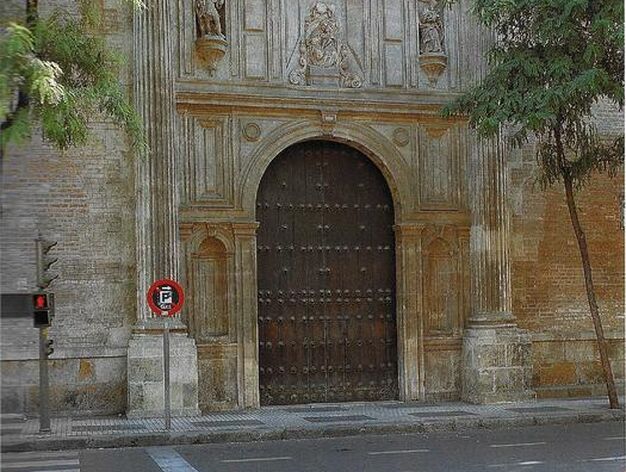Fachada de la iglesia de la Anunciaci&oacute;n, cedida a la universidad tras la expulsi&oacute;n de los Jesuitas en 1767.