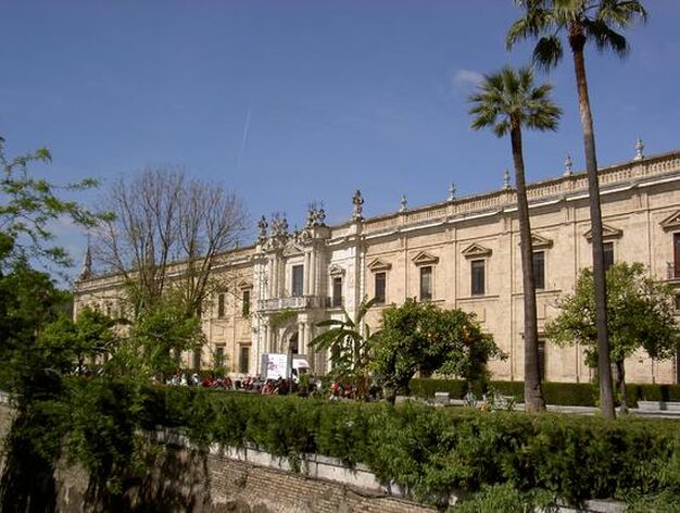 Fachada de la Real F&aacute;brica de Tabacos, del siglo XVIII, sede del Rectorado de Sevilla.