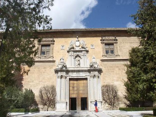 Fachada del Hospital Real de Granada, sede del Rectorado, edificio del renacimiento que ahora cumple su 500 aniversario.

Foto: MAR&Iacute;A DE LA CRUZ