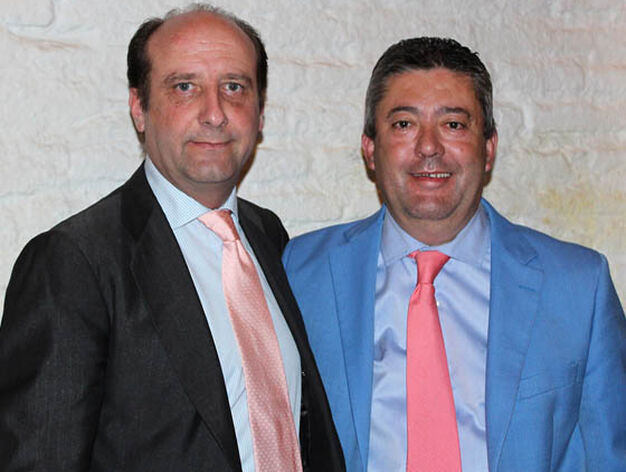 El abogado Joaqu&iacute;n Moeckel y Luis Enrique Flores, secretario del Ayuntamiento de Sevilla.

Foto: Victoria Ram&iacute;rez