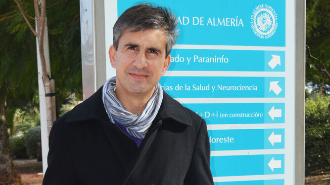 El profesor Juan Manuel Cimadevilla, responsable del grupo de investigación Neuropsicología Experimental y Aplicada.