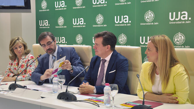 Juan Gómez Ortega, rector de la UJA en la presentación de la oferta académica de grado