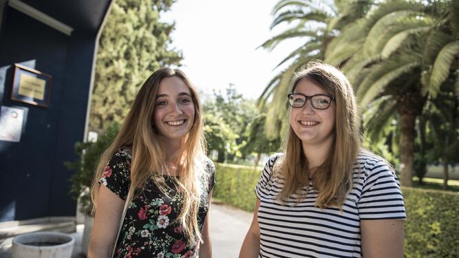 Dos chicas Erasmus en Granada.