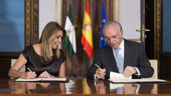 La presidenta de la Junta, Susana Díaz, junto al presidente de la Fundación la Caixa, Isidro Fainé.