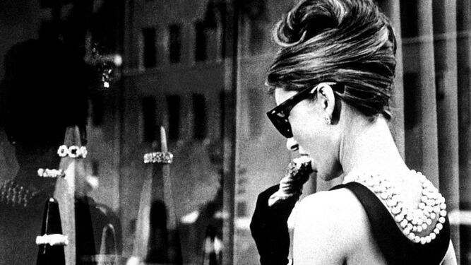 El recogido de Holly Golightly (Audrey Hepburn) en 'Desayuno con diamanetes' (1961).