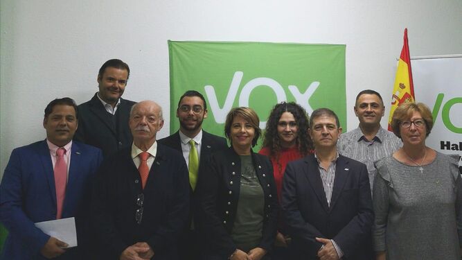 Jiménez, Esquerdo, Parrondo, Vasegh, Nieto, García, Moltó, García y Gil, en la sede de Vox en Málaga.