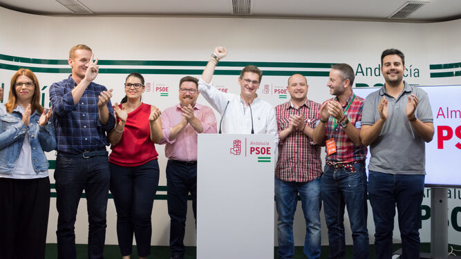 El PSOE de Almería celebrando el resultado de las primarias