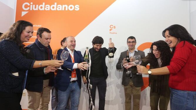 Celebración en la sede de Ciudadanos de Huelva tras conocer los resultados.