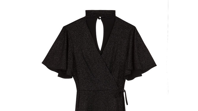 Wrap dress con mangas volante y cuello de Bershka. 25,99&euro;