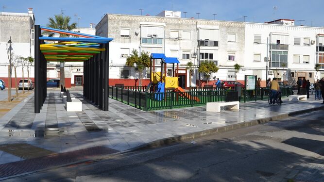 Nueva plaza en la barriada Bazán, una de las inversiones ejecutadas recientemente