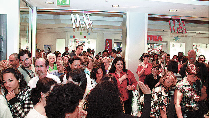 La inauguración de la tienda de H&M en Bahía Sur, en 2008.