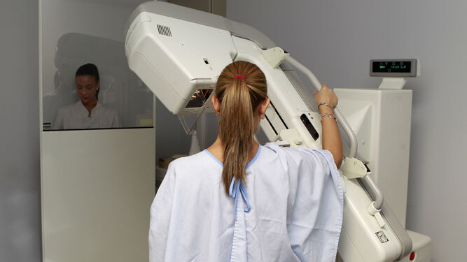 Realización de una mamografía.