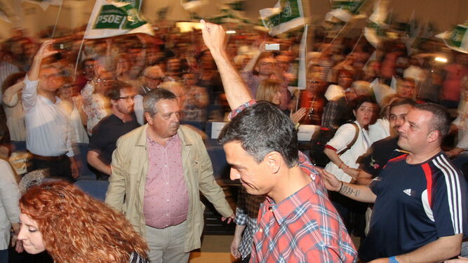 El 24 de abril de 2017, en plenas primarias, Pedro Sánchez llenó el centro social de los Desniveles, en el feudo socialista de la Orden.
