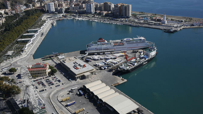 Vista de los muelles 1 y 2 del puerto de Málaga.