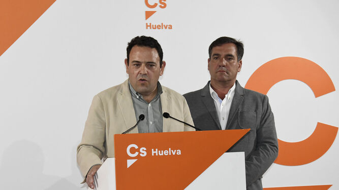 El diputado electo de Cs, Carlos Hermoso, junto al candidato a la Alcaldía, Néstor Santos.