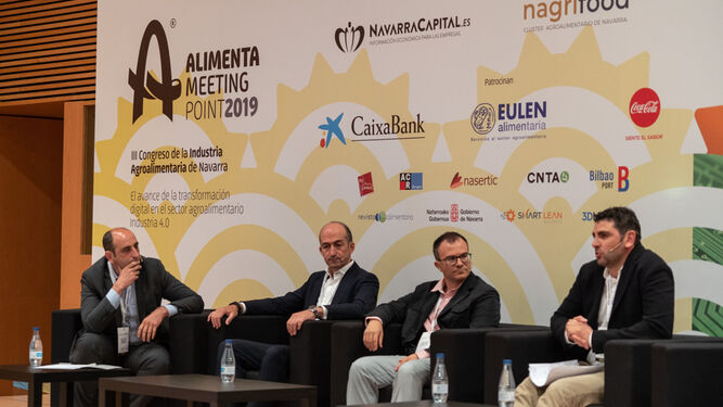 José Luis Molina, presidente de Hispatec, segundo por la derecha, participó en la mesa ‘Digitalización y la implantación de nuevas tecnologías en el medio rural’.