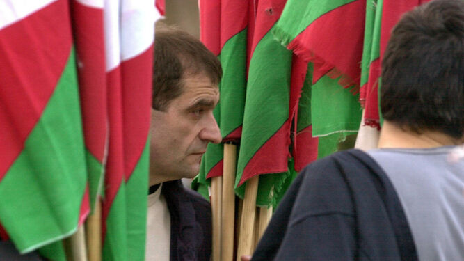 Josu Ternera en una manifestación de la izquierda 'abertzale' antes de desaparecer en 2002.
