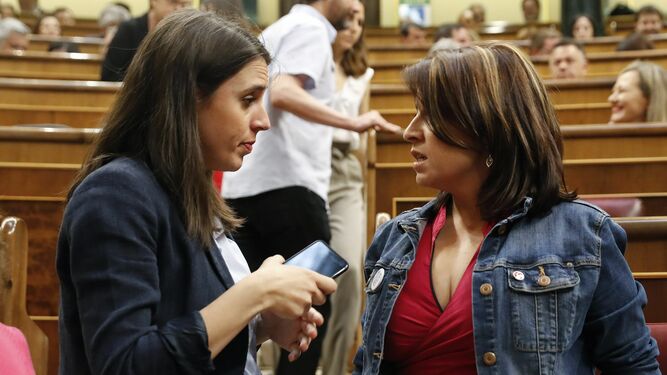 Irene Montero y Adriana Lastra, en el Congreso de los Diputados.