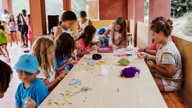 Más de 2.300 niños en situación vulnerable de Málaga participan en los campamentos de CaixaProinfancia.