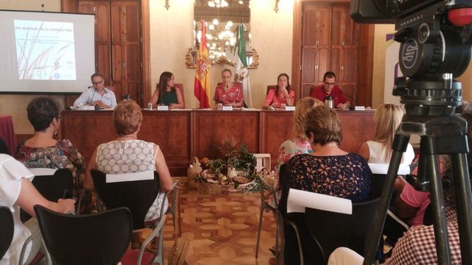 Acto de la delegada del Gobierno, Maribel Sánchez, junto con la GEA.