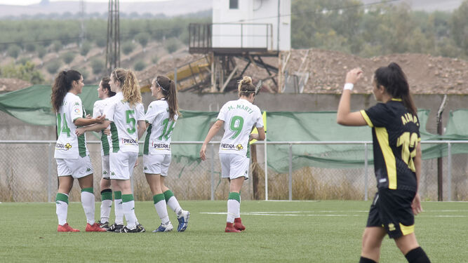 Las jugadores del Córdoba Femenino celebran un gol en la Ciudad Deportiva.