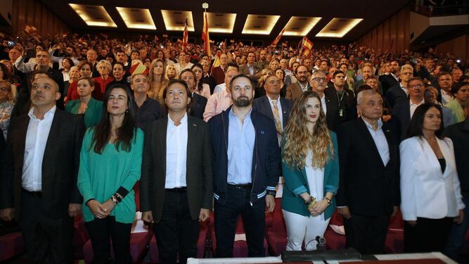 Santiago Abascal, Malena Contestí y otros miembros de Vox Baleares en un acto el pasado abril.