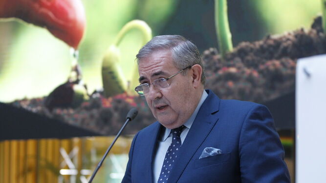 Fernando Tomás Ginés, durante su discurso en la gala de presentación del anuario Agricultura&Alimentación.