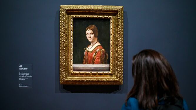 'Retrato de una mujer desconocida', en la exposici&oacute;n sobre Leonardo da Vinci en el Museo del Louvre.