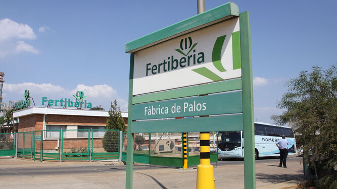 Instalaciones de Fertiberia en la localidad de Palos.