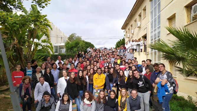 Participantes en la actividad de la Semana de la Ciencia celebrada en el centro Ifapa de La Mojonera.