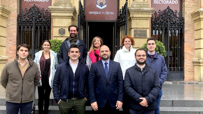 Foto de familia de los investigadores de Koppert y la Universidad de Córdoba.