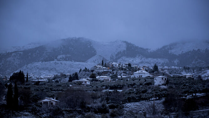 Intensa nevada en el Puerto de la Mora, en Granada