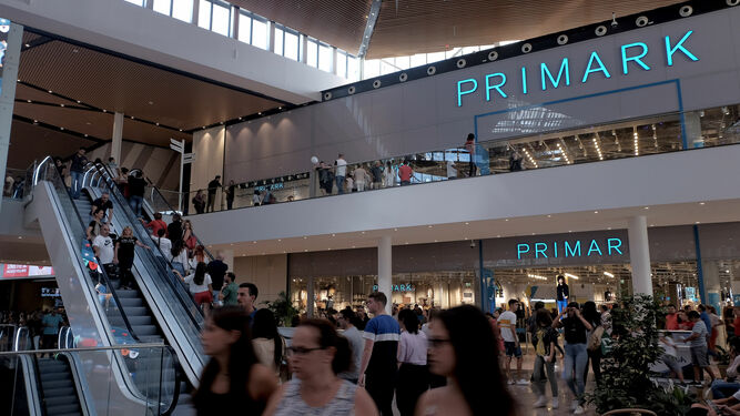 Foto de archivo de la tienda de Primark en el centro comercial Lagoh