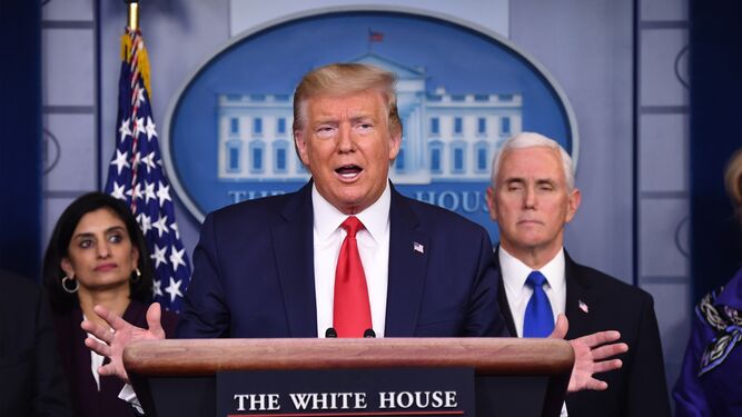 El presidente estadounidense, Donald Trump, y el vicepresidente, Mike Pence, durante una comparecencia en la Casa Blanca este miércoles.