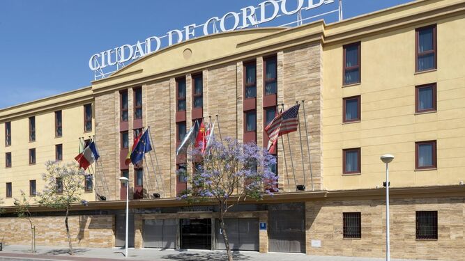 Fachada principal del Hotel Ciudad de Córdoba.