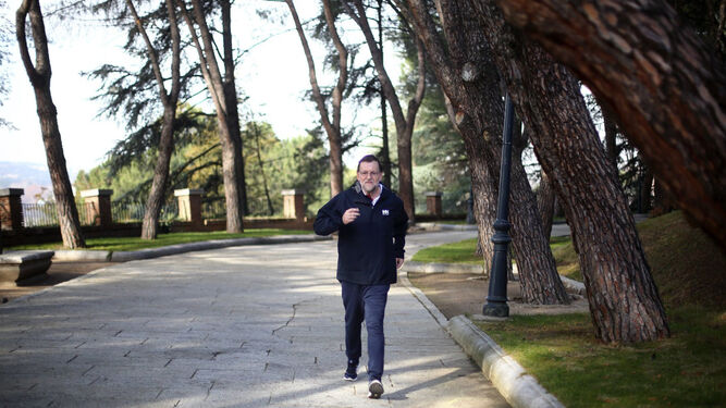 Mariano Rajoy haciendo deporte al aire libre, en una foto de archivo