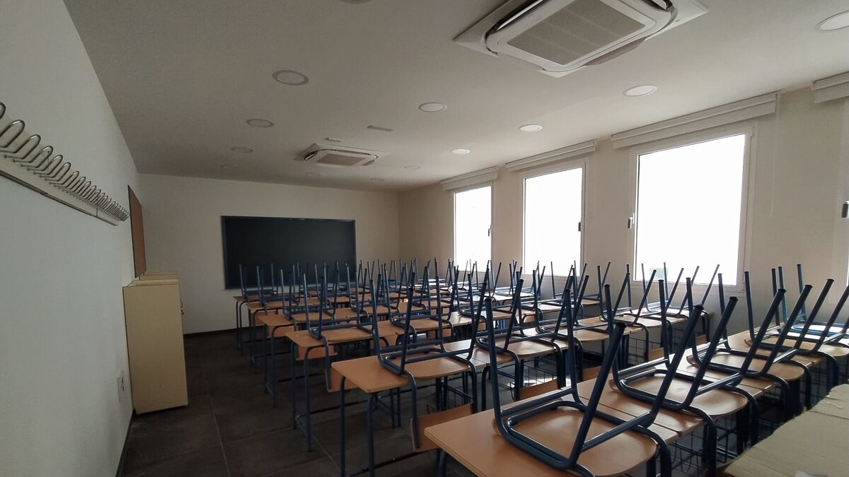 Una de las aulas de la nueva escuela de adultos, ya completamente equipada.