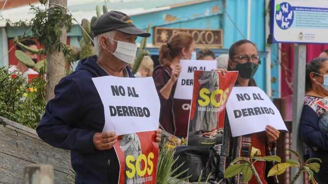 Protesta contra el derribo de las casetas de la playa de La Casería, en el pasado mes de noviembre.
