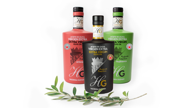 Botellas de los aceites de oliva de Hacienda Guzmán galardonados en los "Japan Olive Oil Competition"