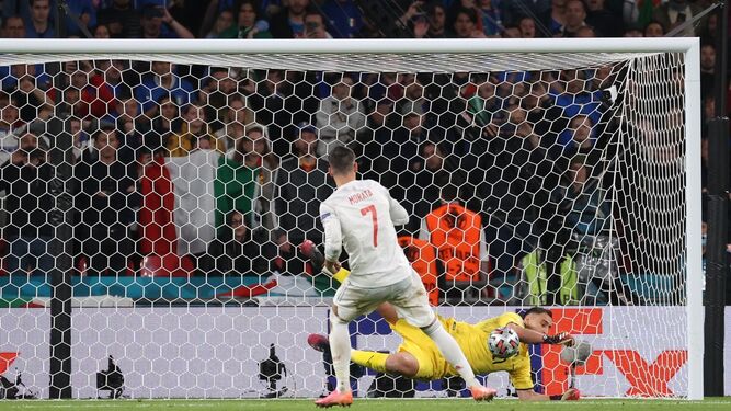 Morata fallando en el lanzamiento de su penalti